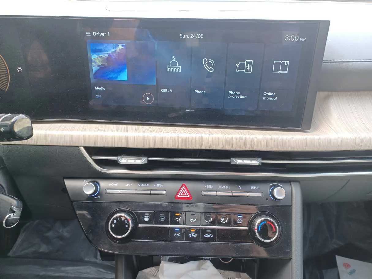 Car image 15