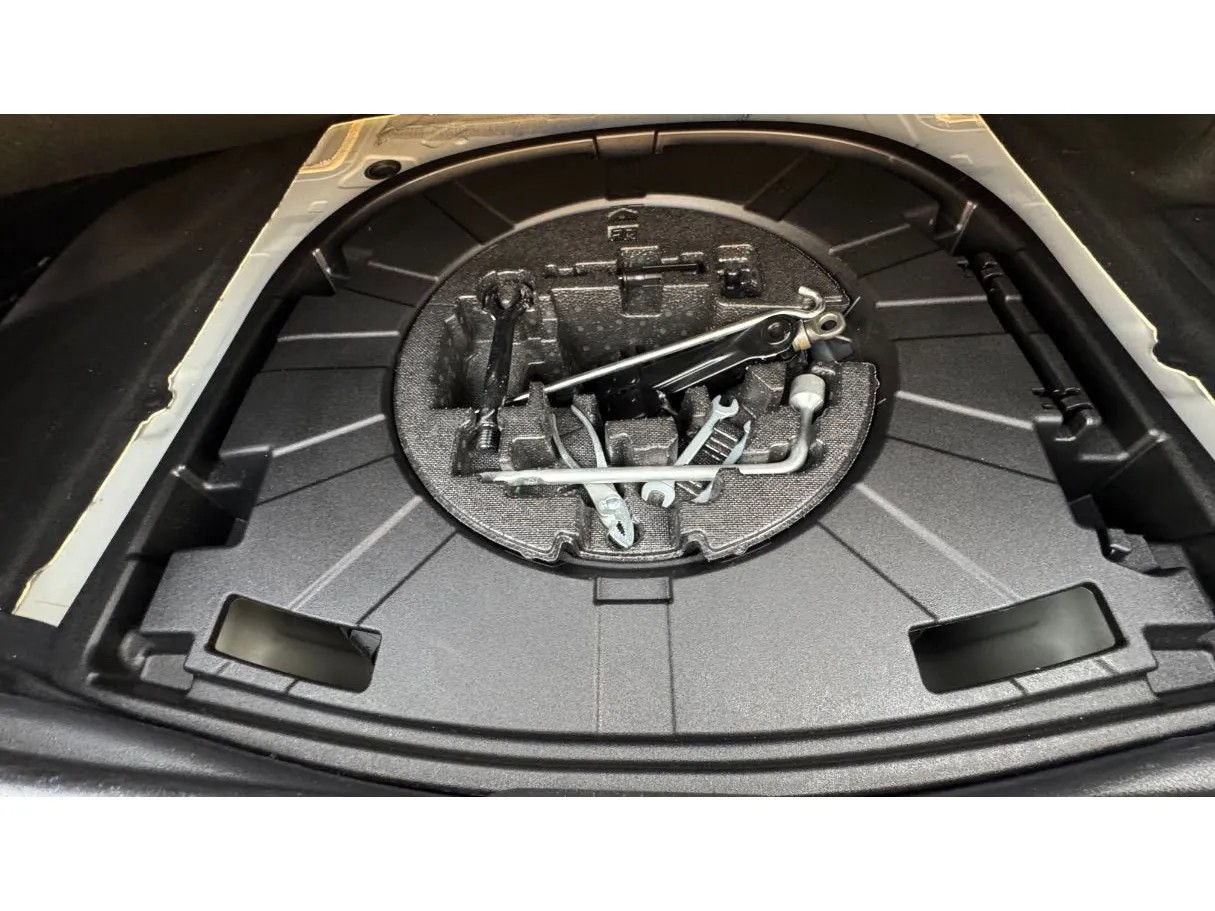 Car image 29