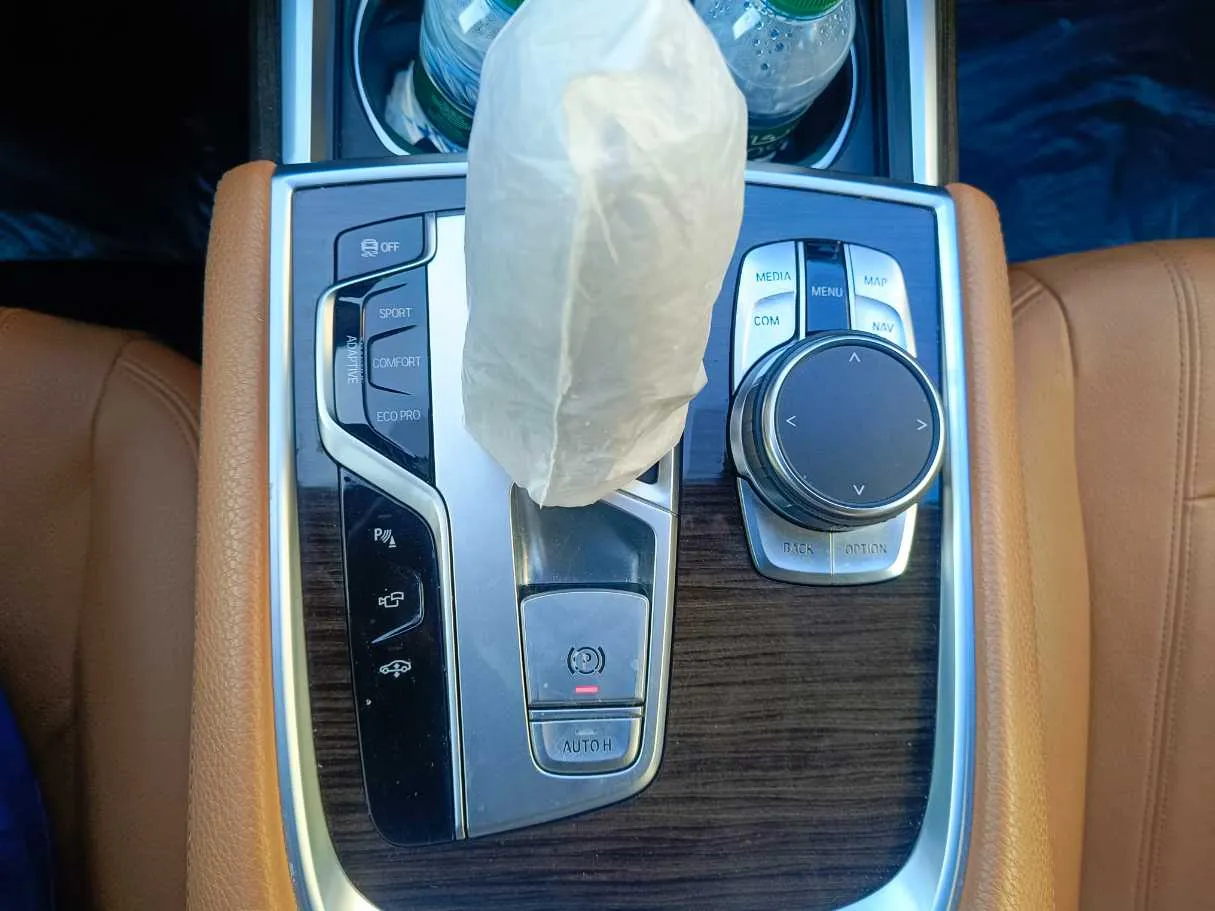 Car image 23