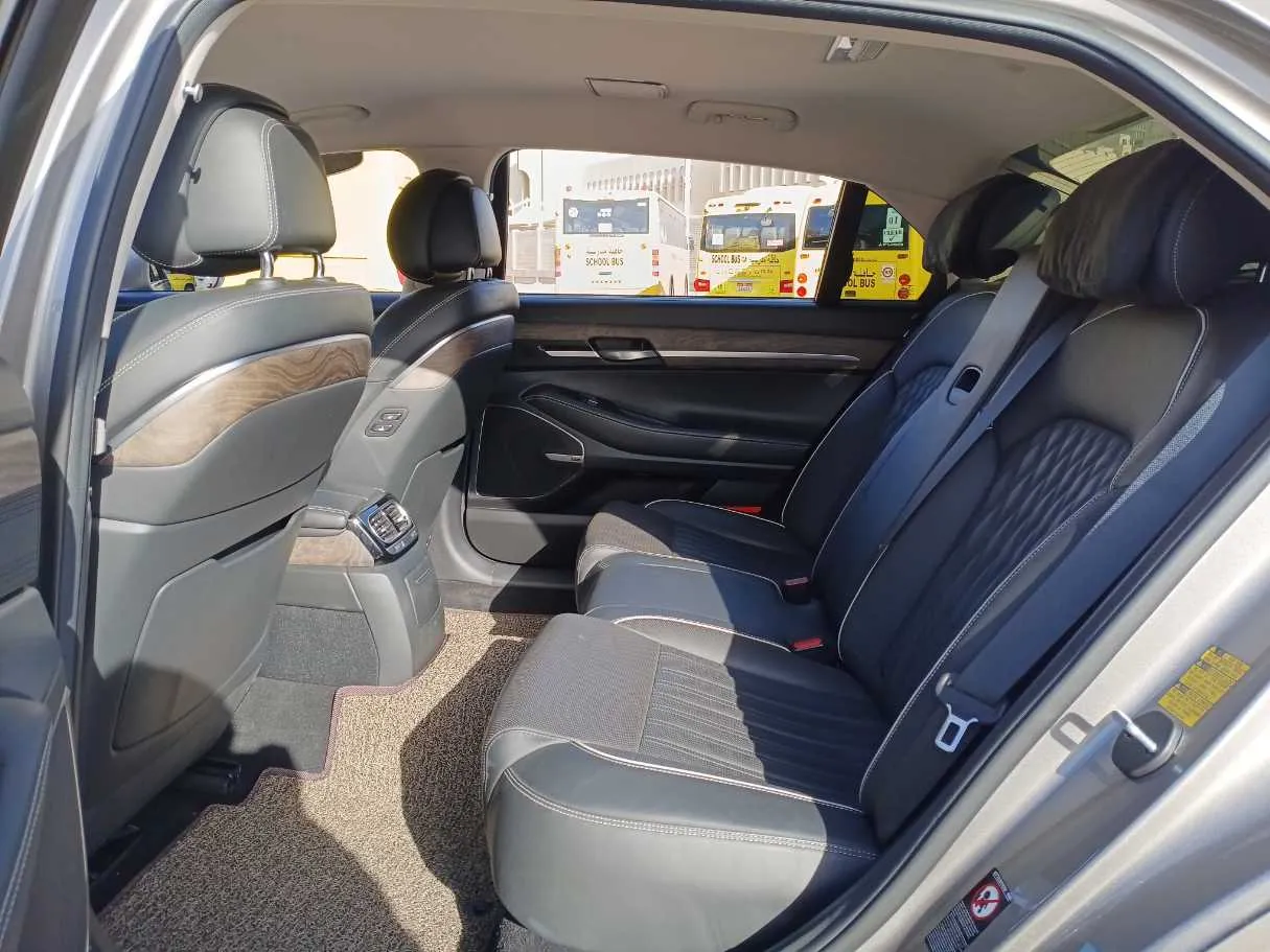 Car image 13