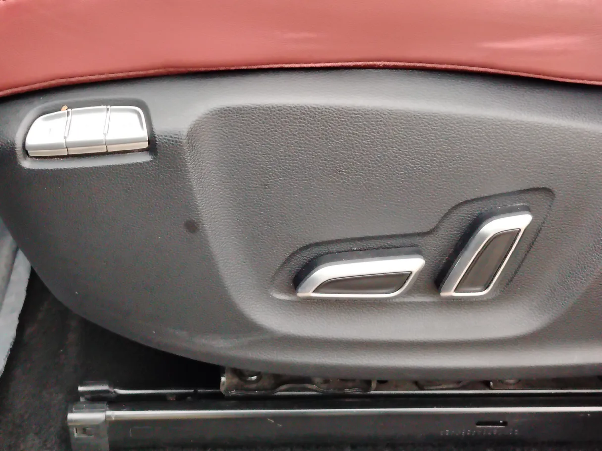 Car image 28