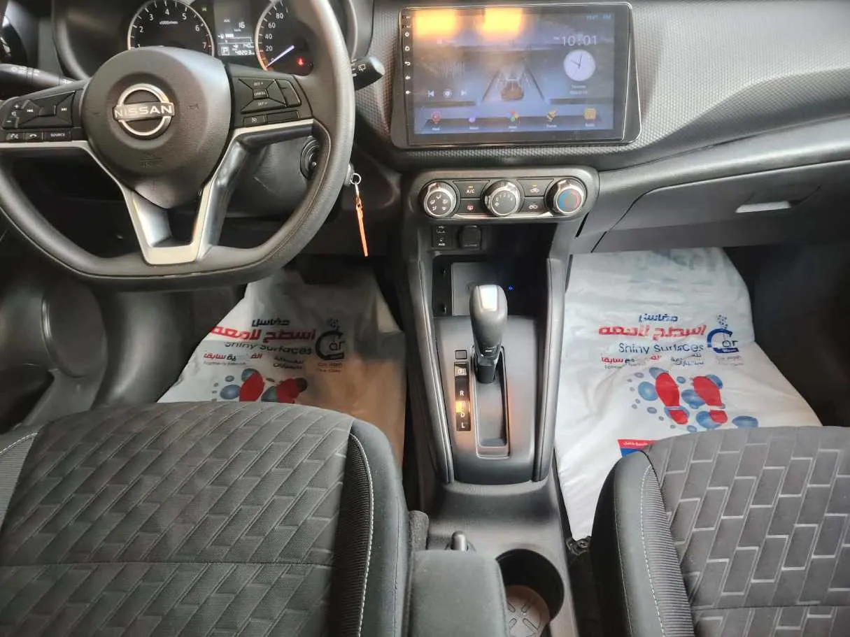 Car image 25