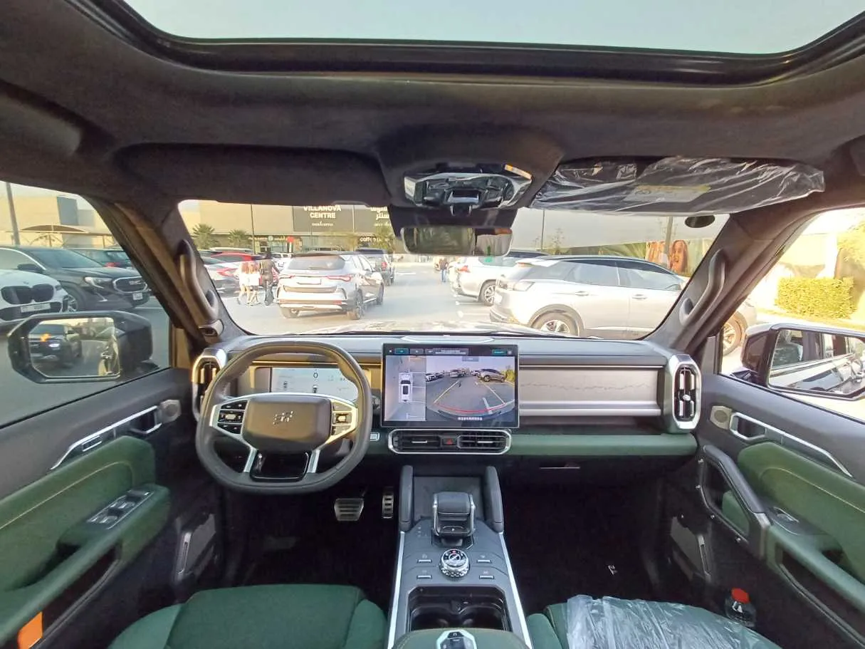 Car image 14