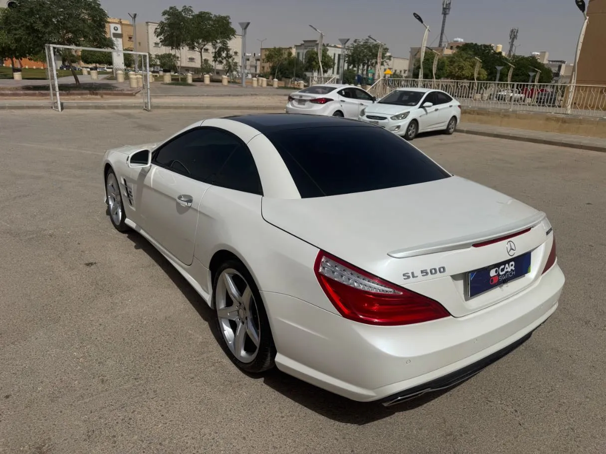 Car image 8