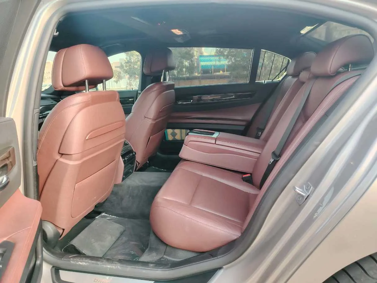 Car image 13