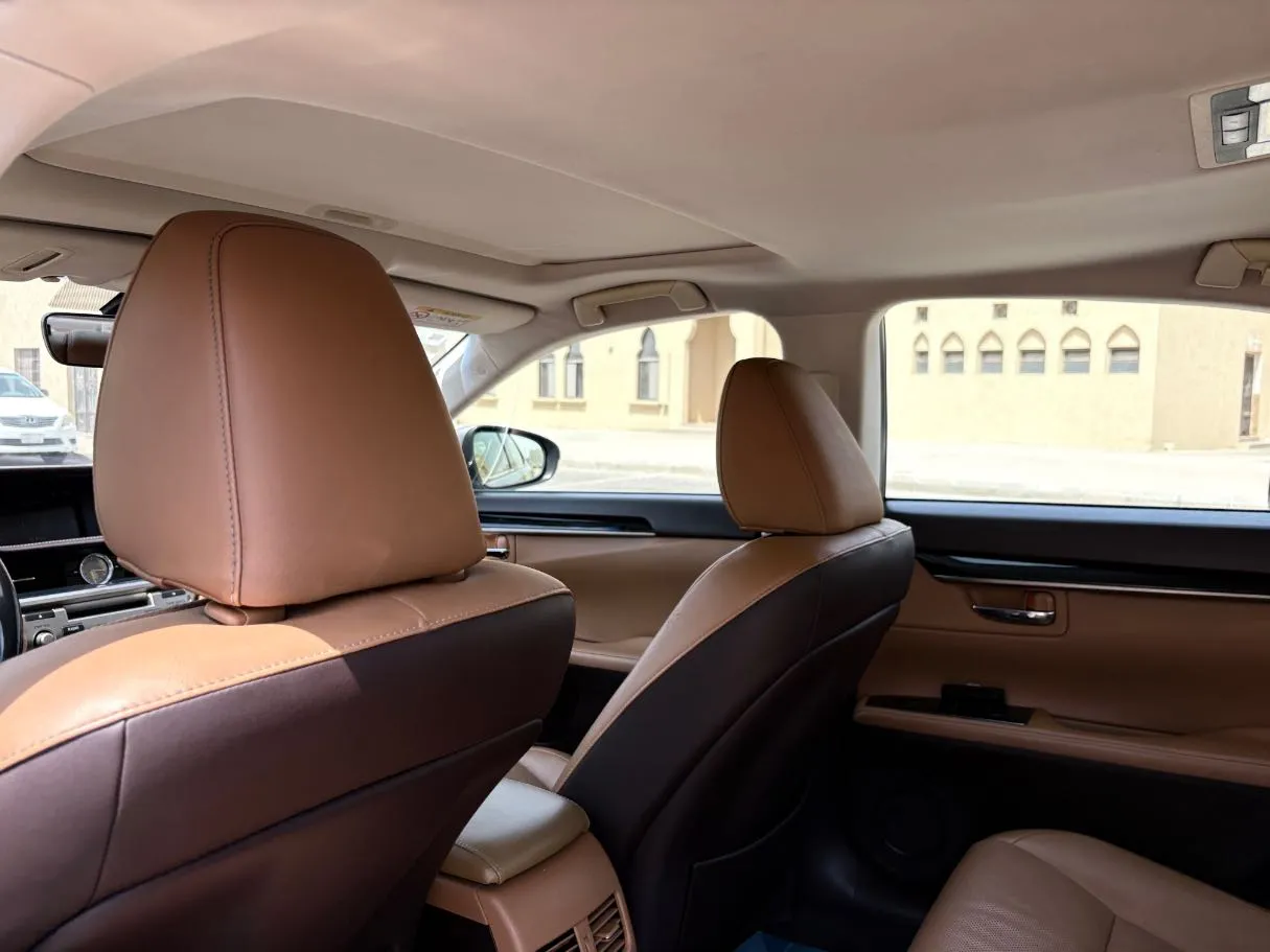 Car image 17