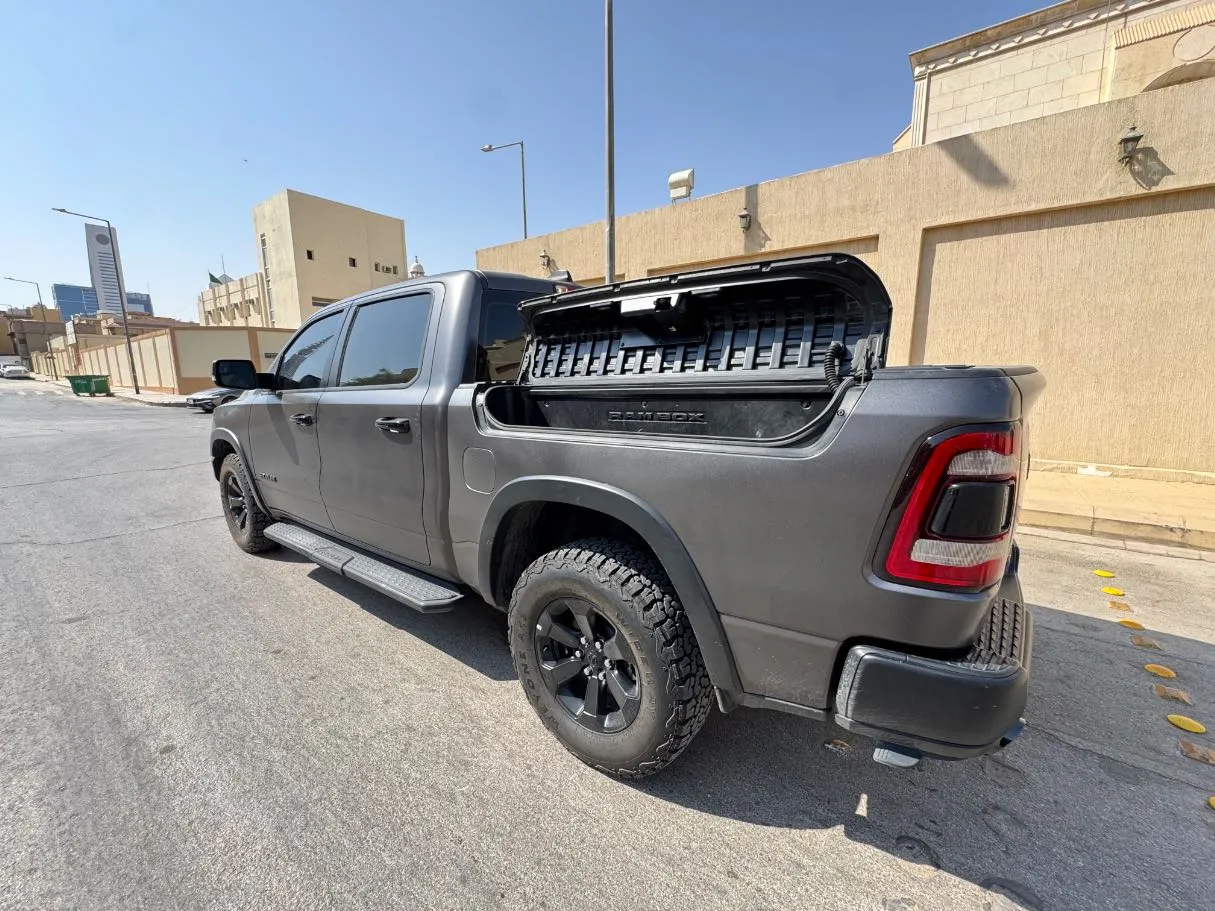 Car image 8