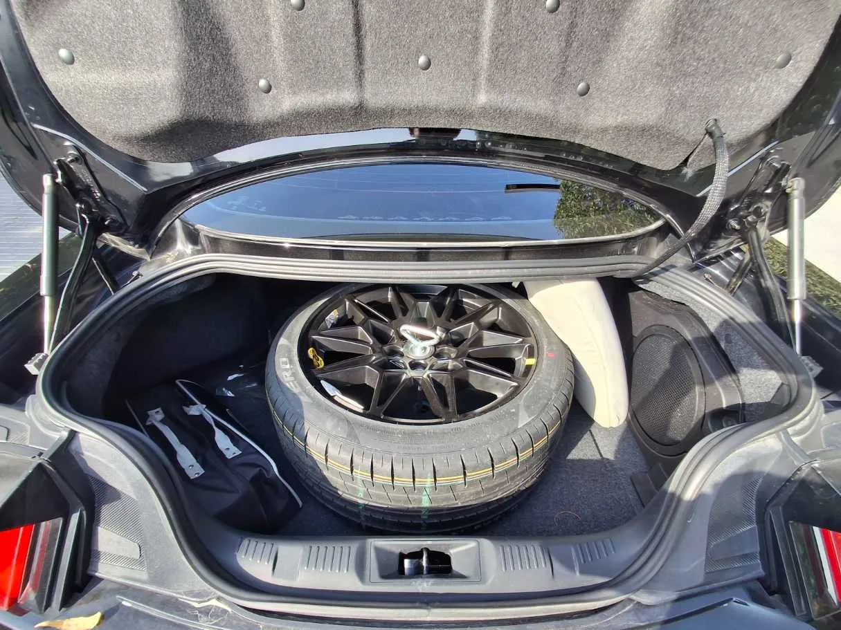 Car image 19
