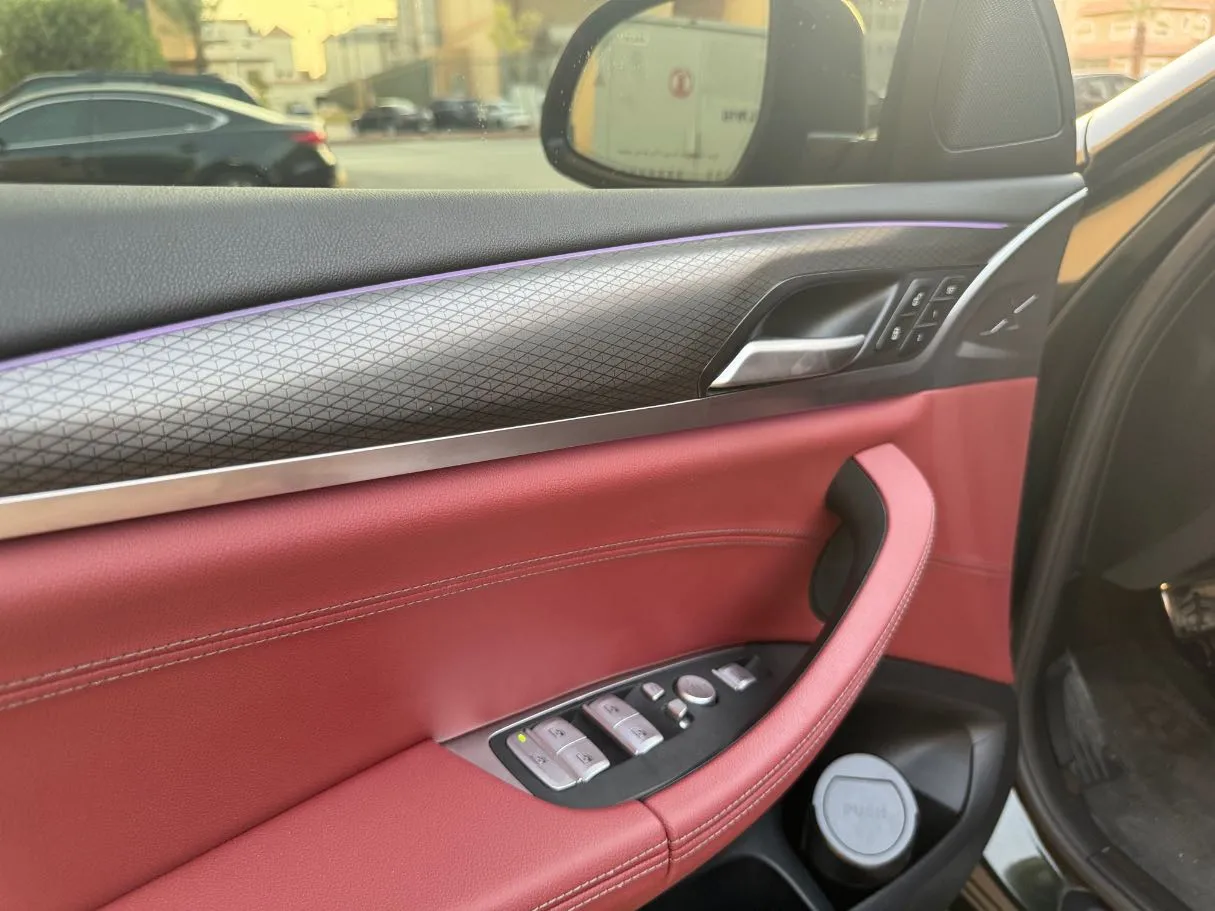 Car image 26