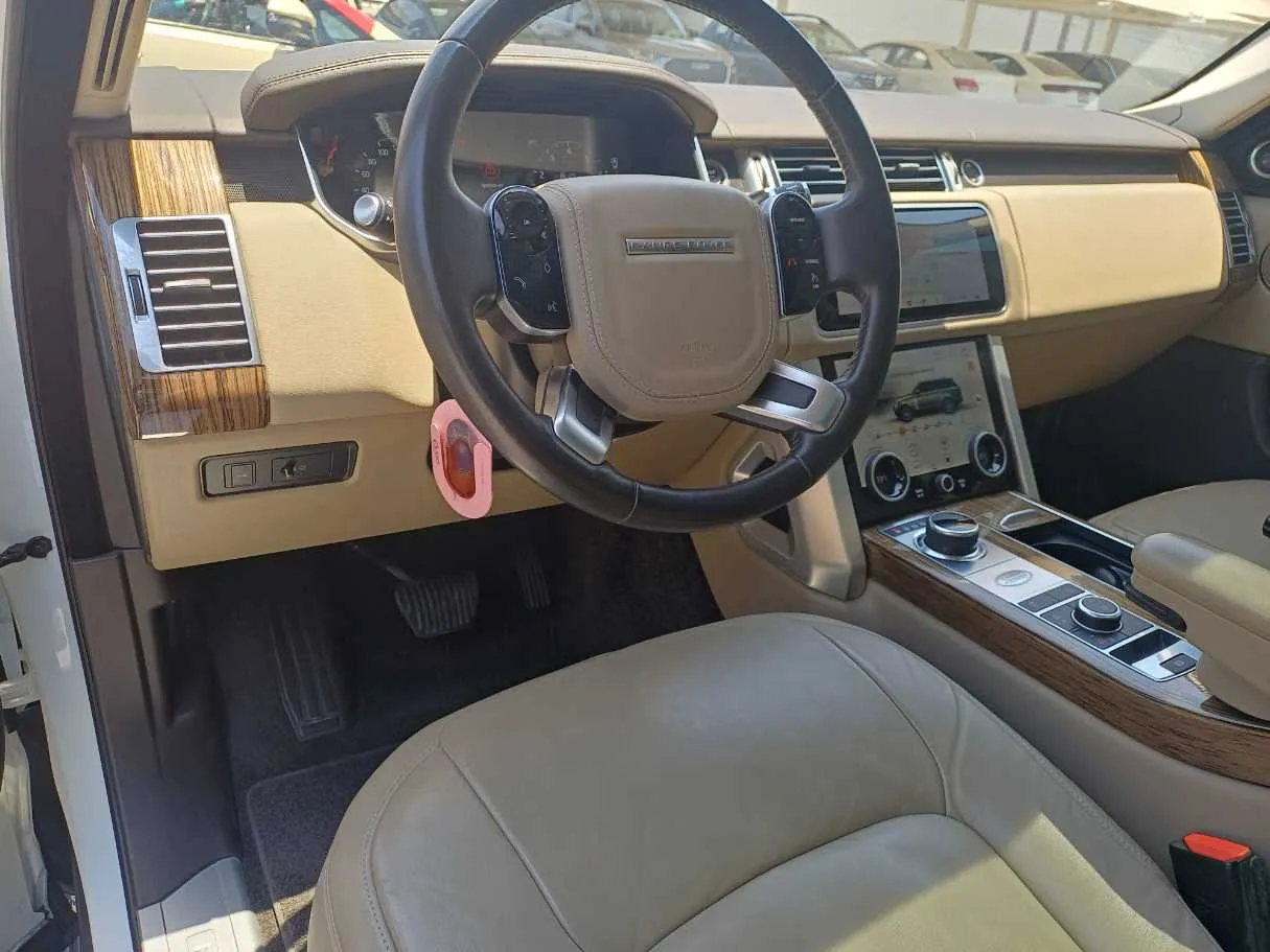 Car image 11