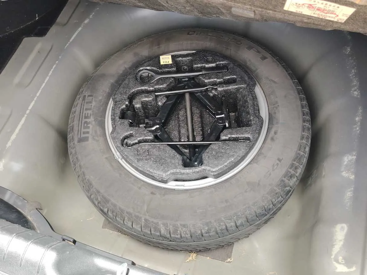 Car image 27