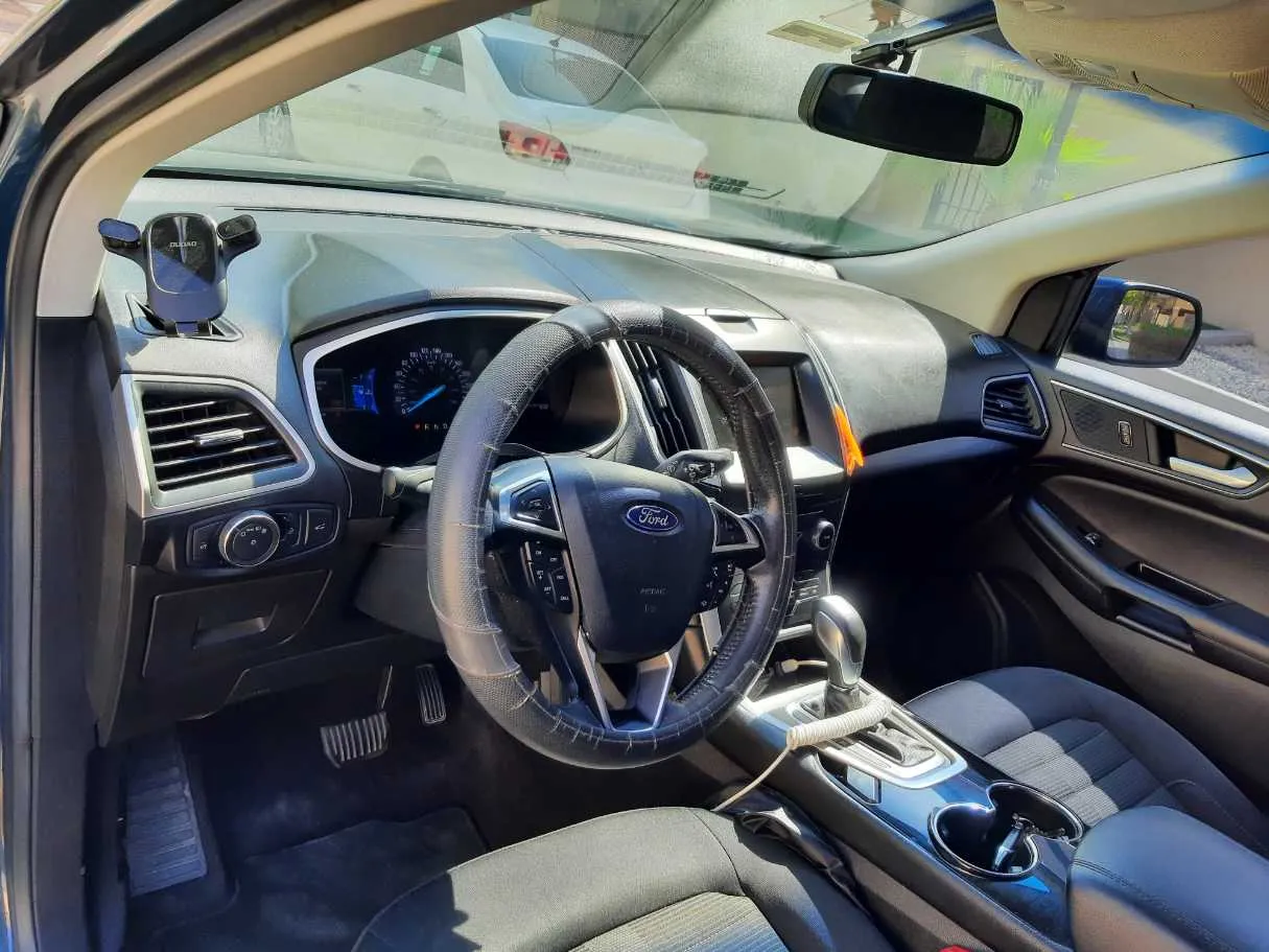 Car image 10