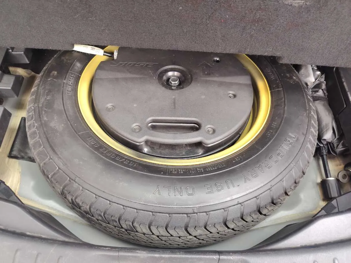 Car image 33