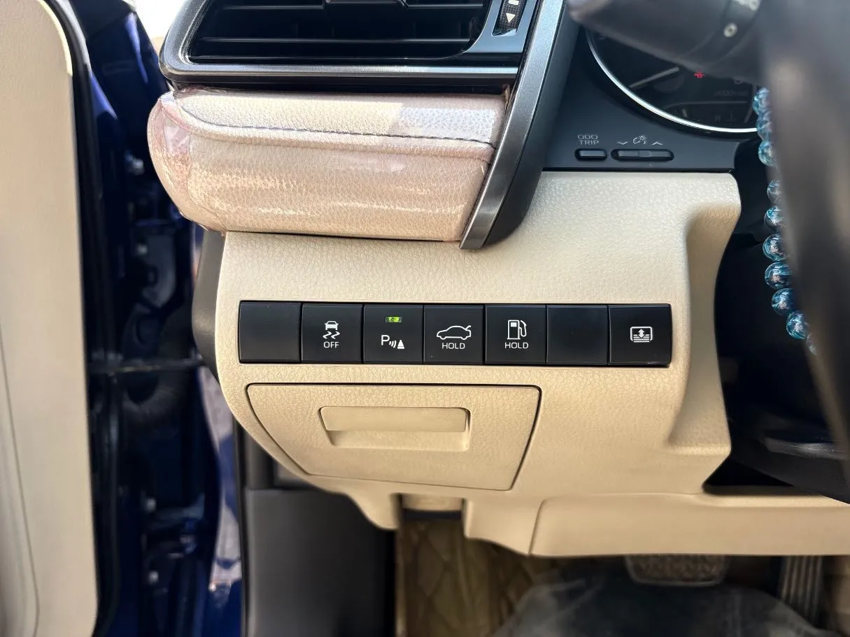 Car image 26