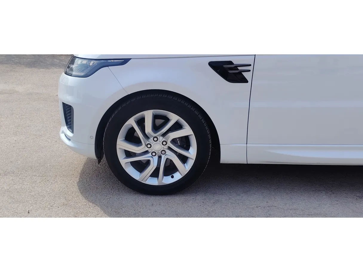 Car image 9