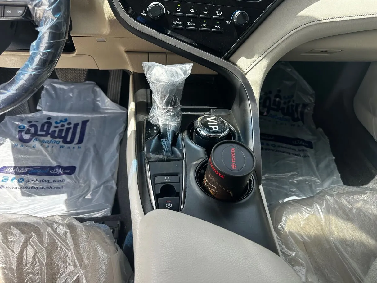 Car image 18