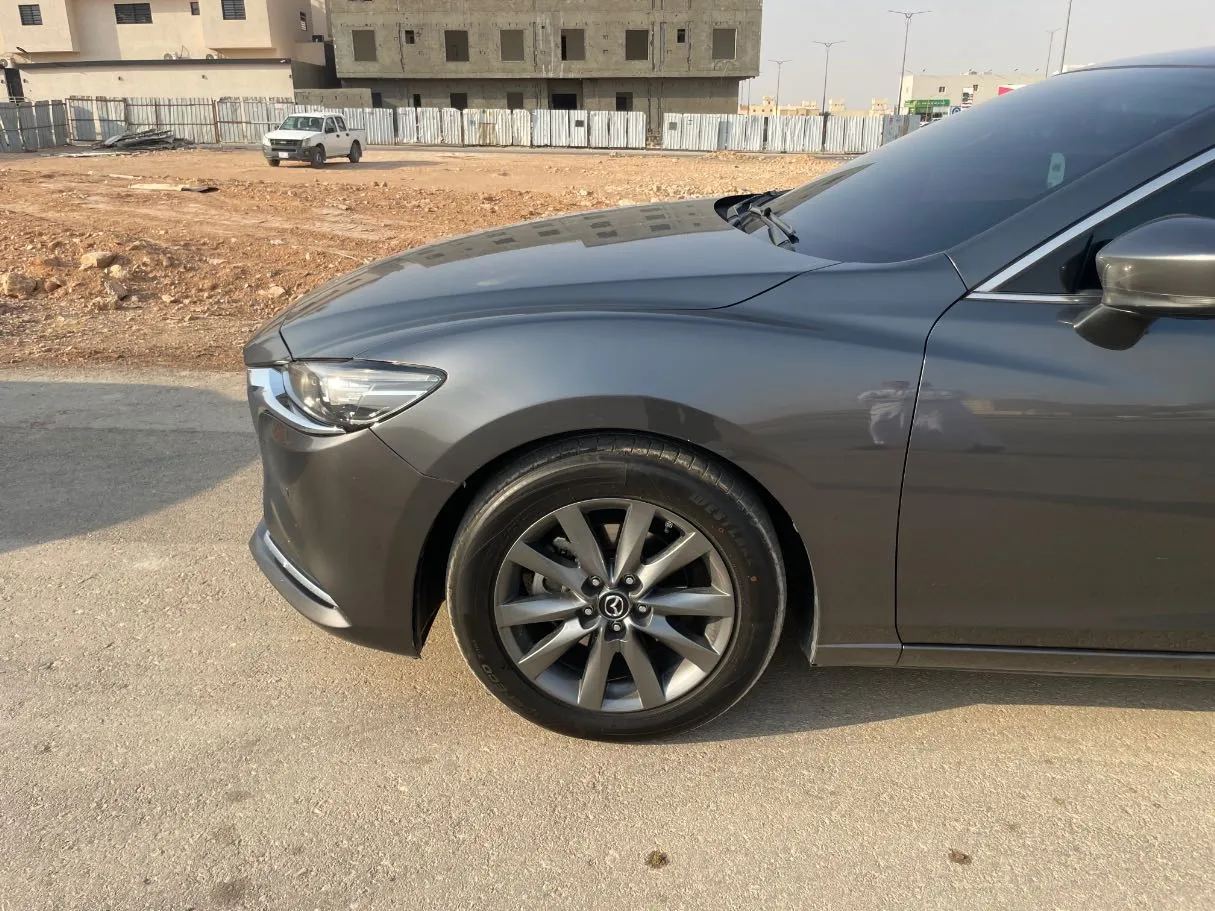 Car image 9