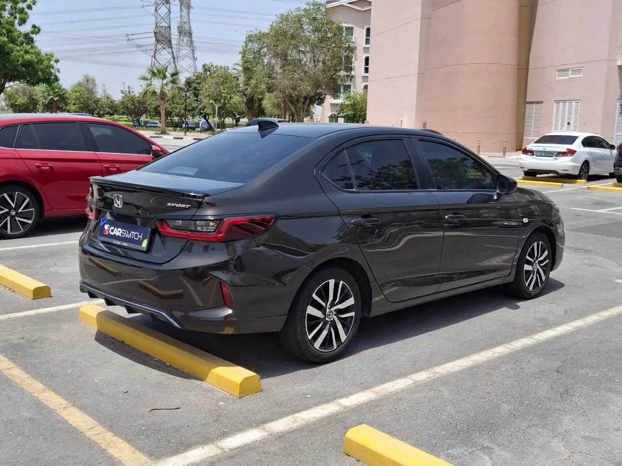Car image 5