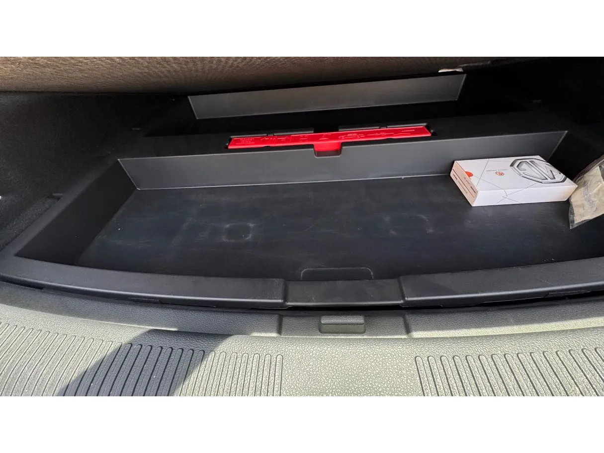 Car image 25
