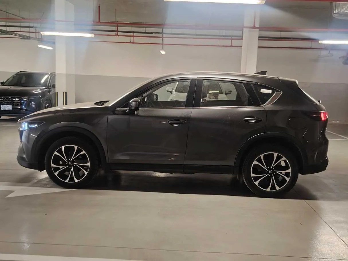 Car image 8