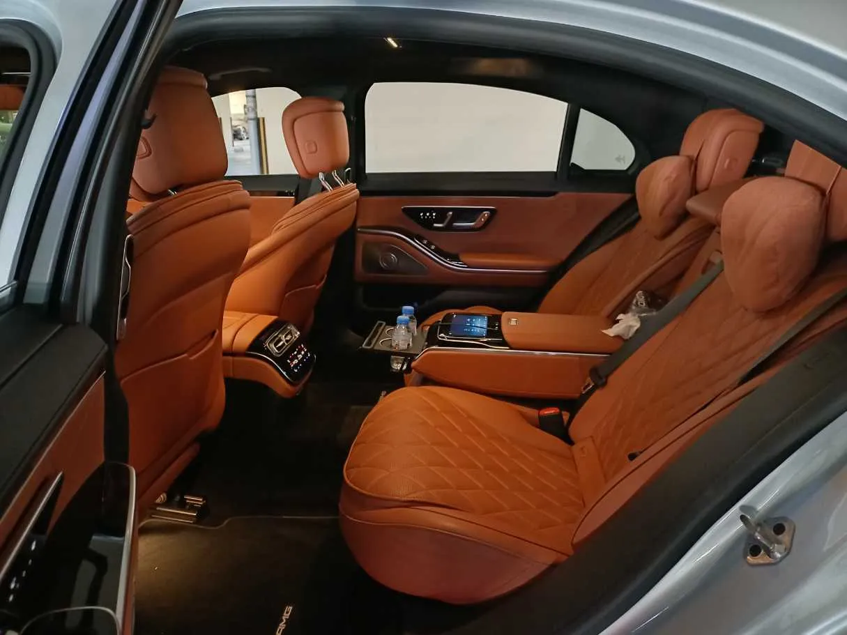 Car image 13