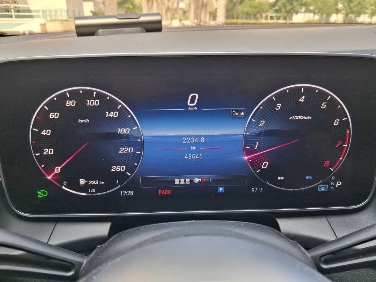 Car image 12