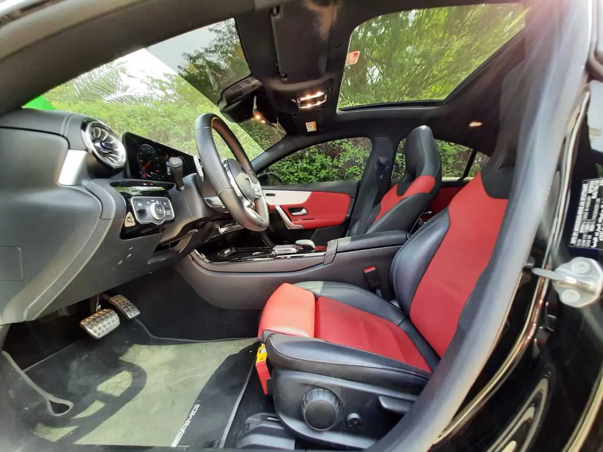Car image 12