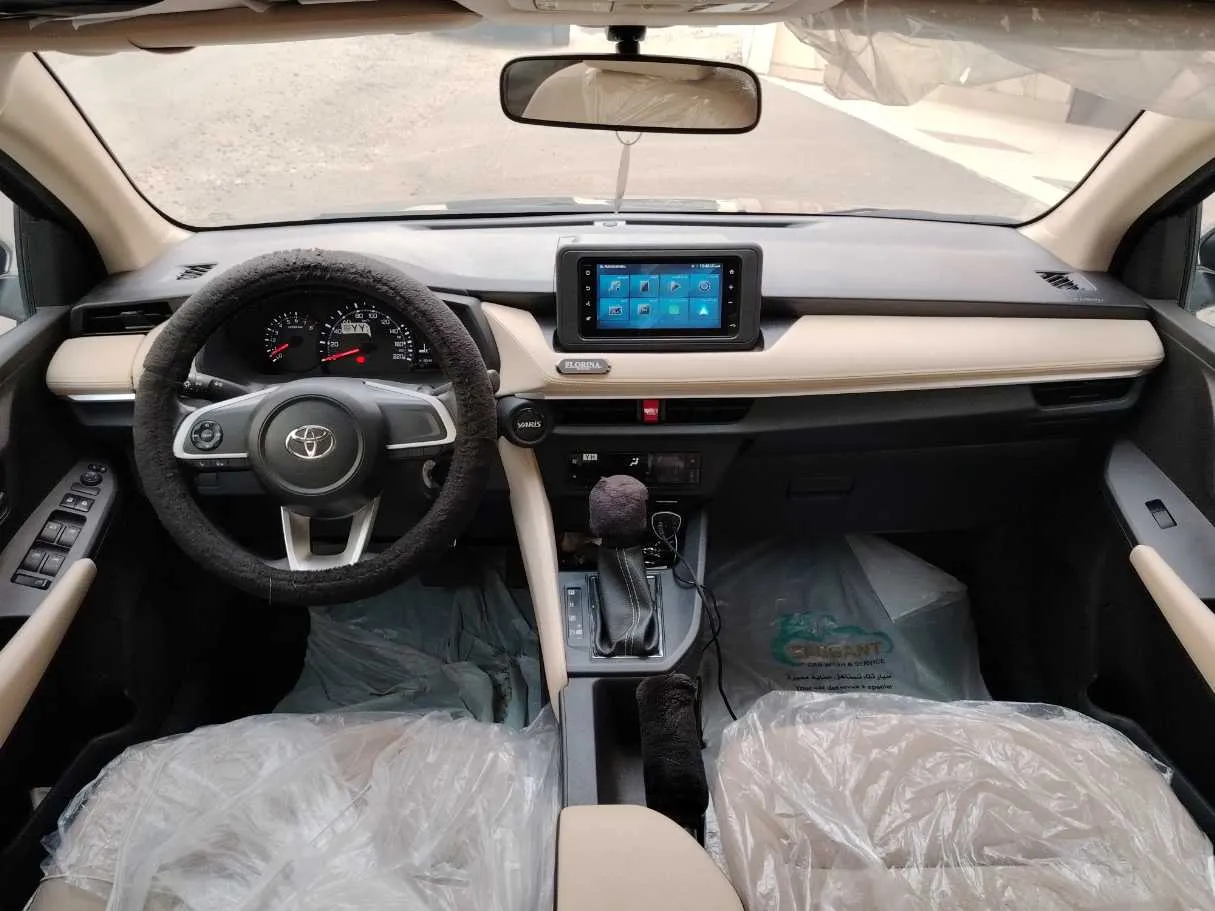 Car image 17