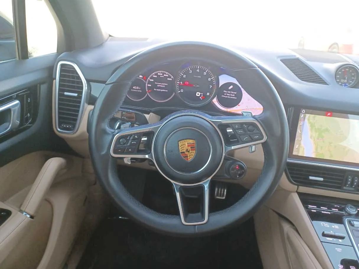 Car image 16