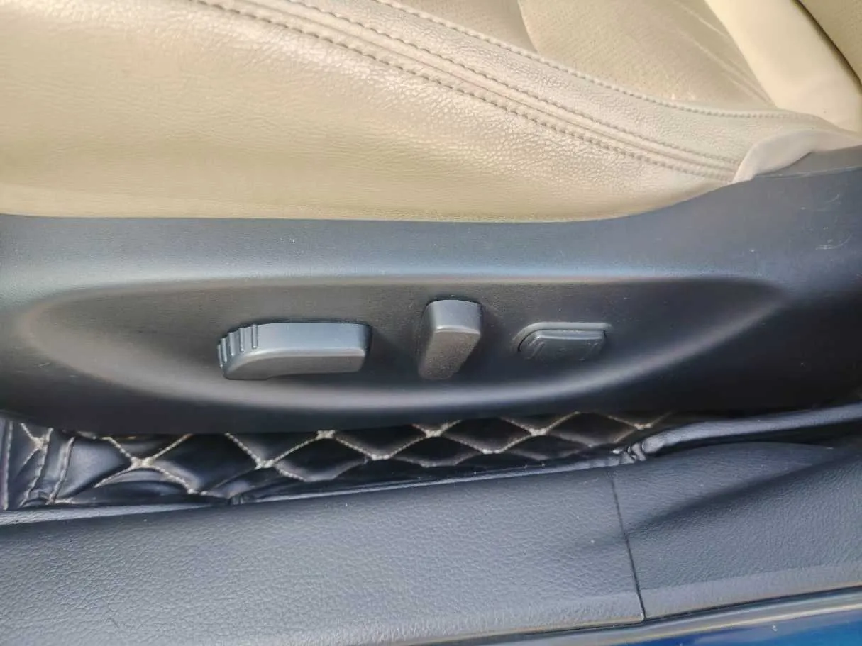 Car image 36