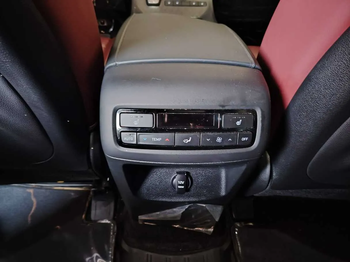 Car image 34