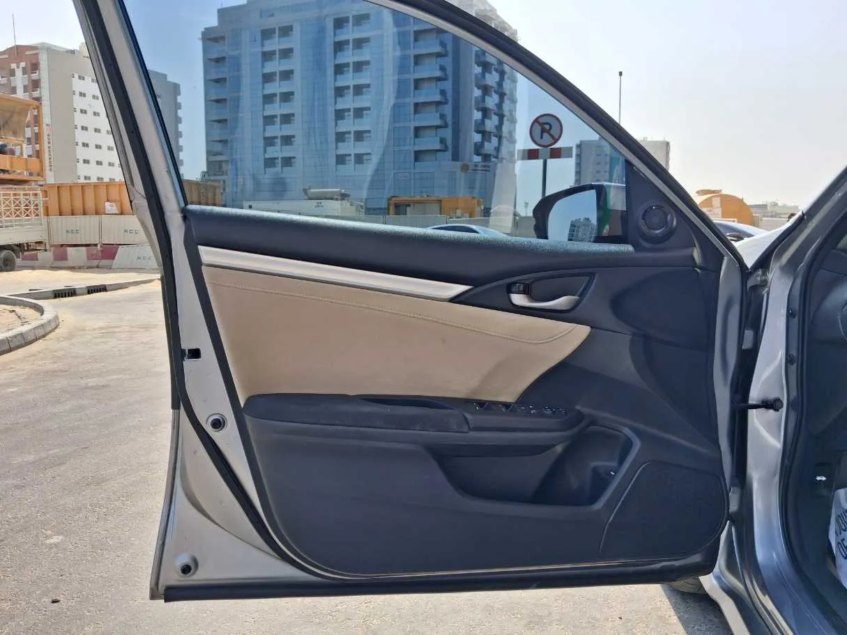 Car image 10