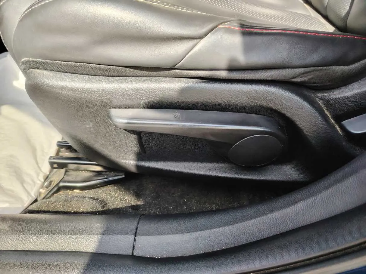 Car image 37
