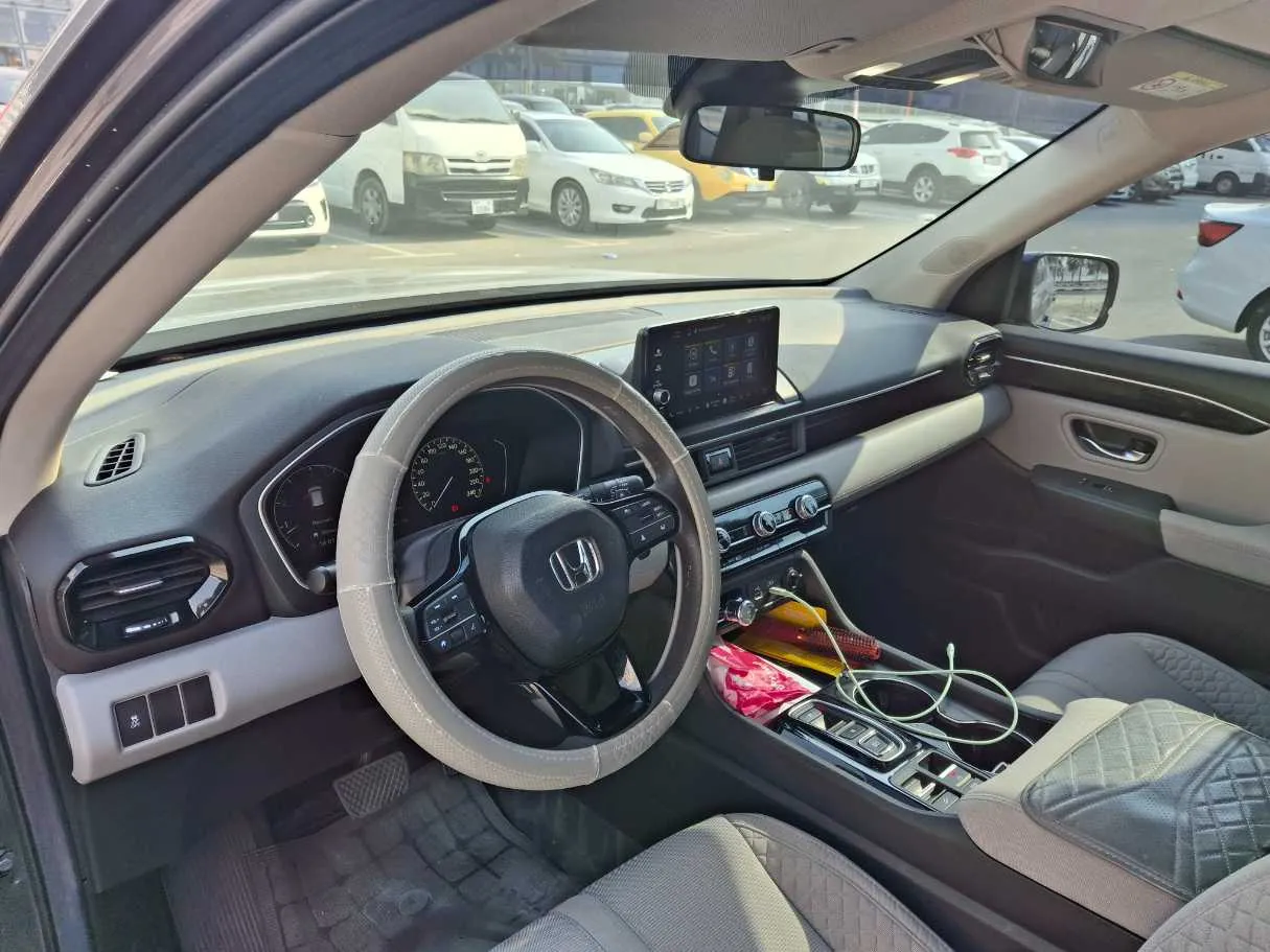 Car image 12