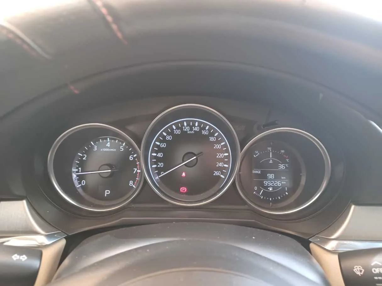 Car image 17