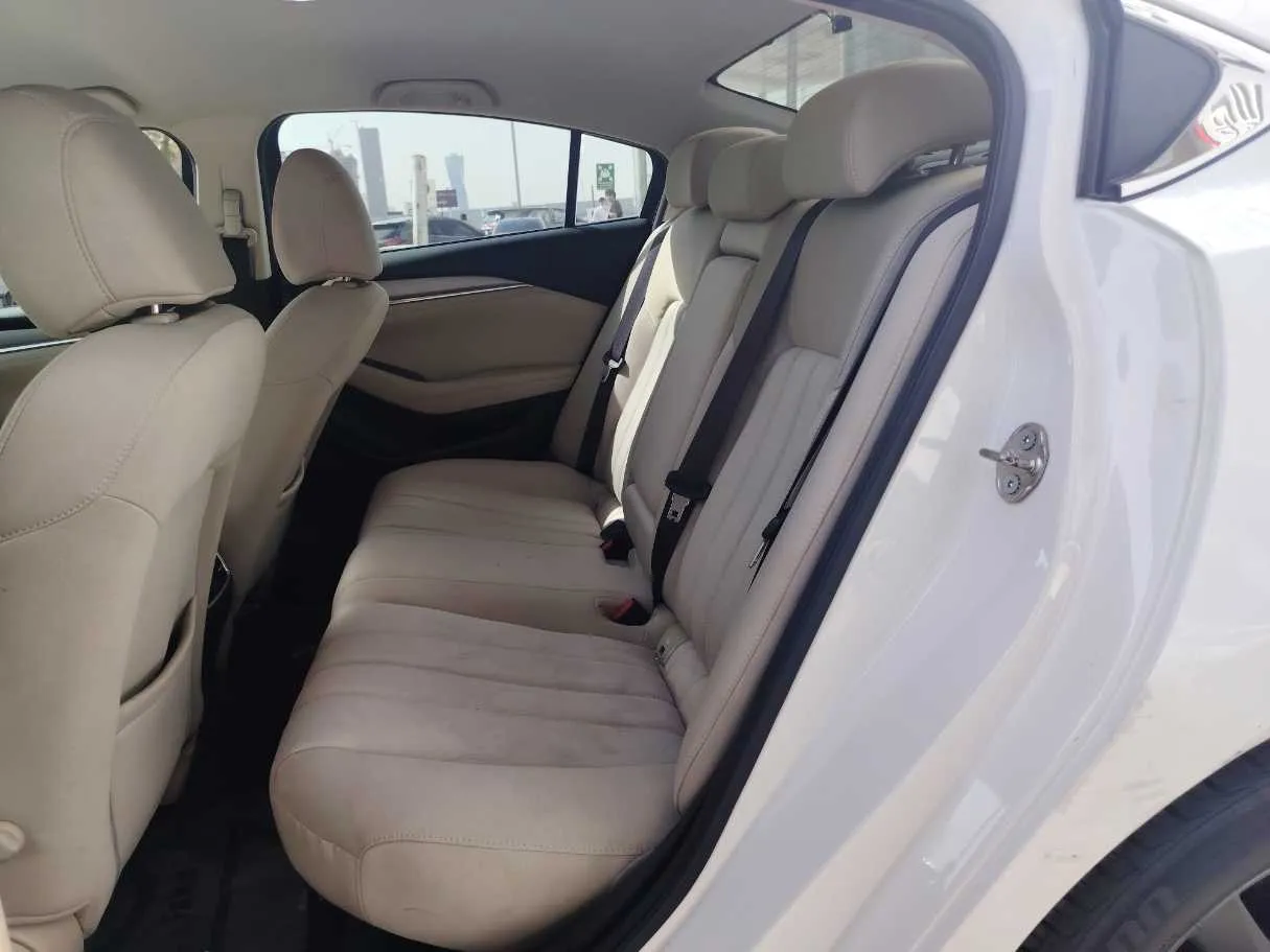 Car image 16
