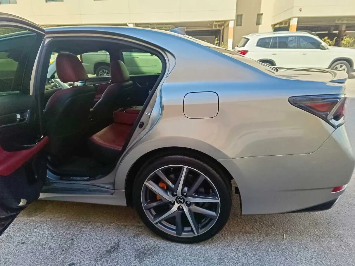 Car image 18