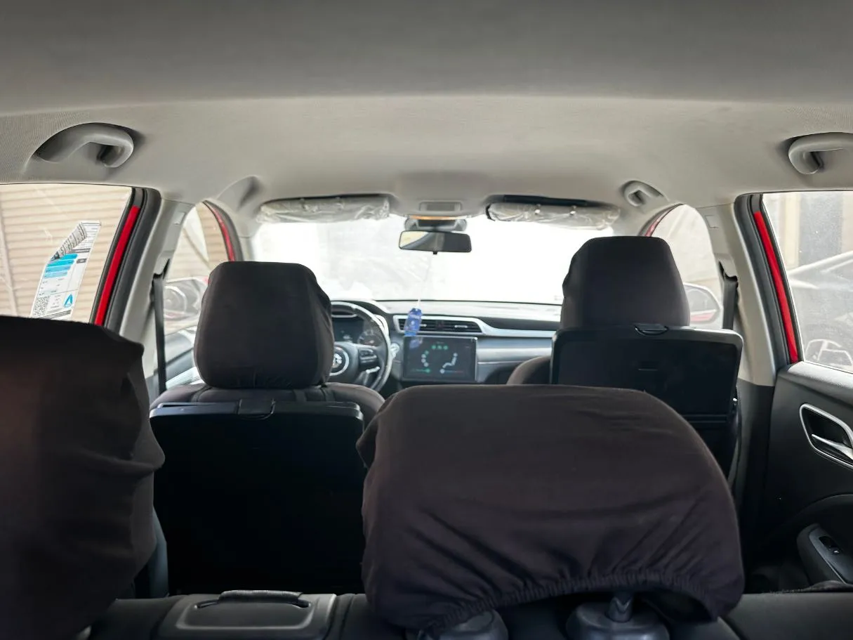 Car image 15