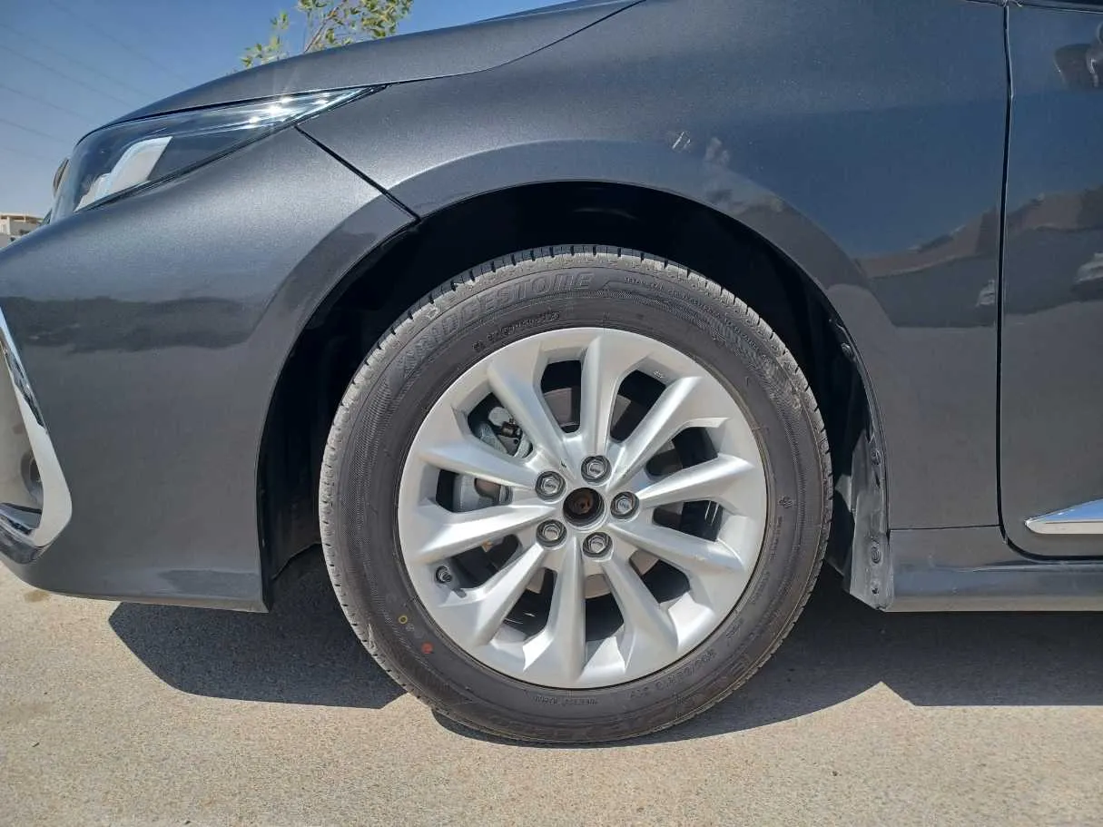 Car image 9