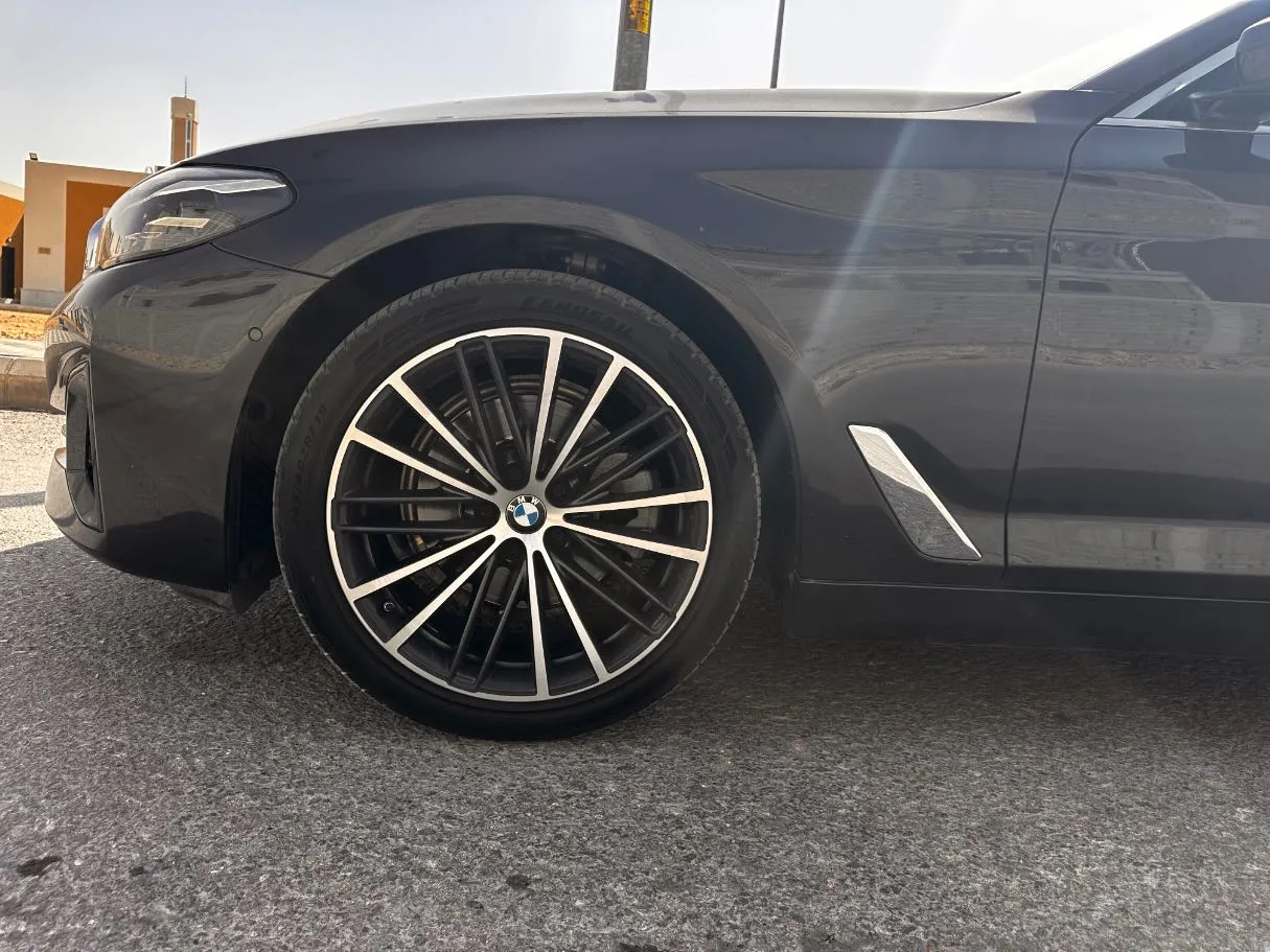 Car image 9