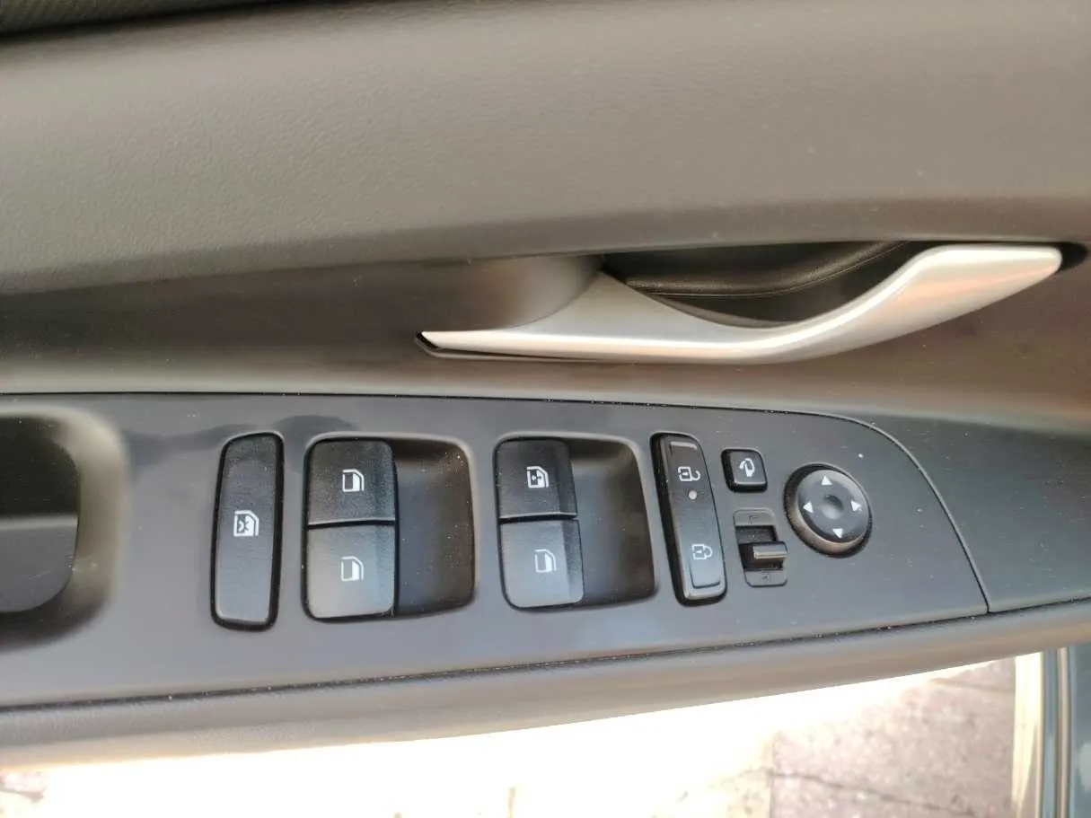 Car image 32