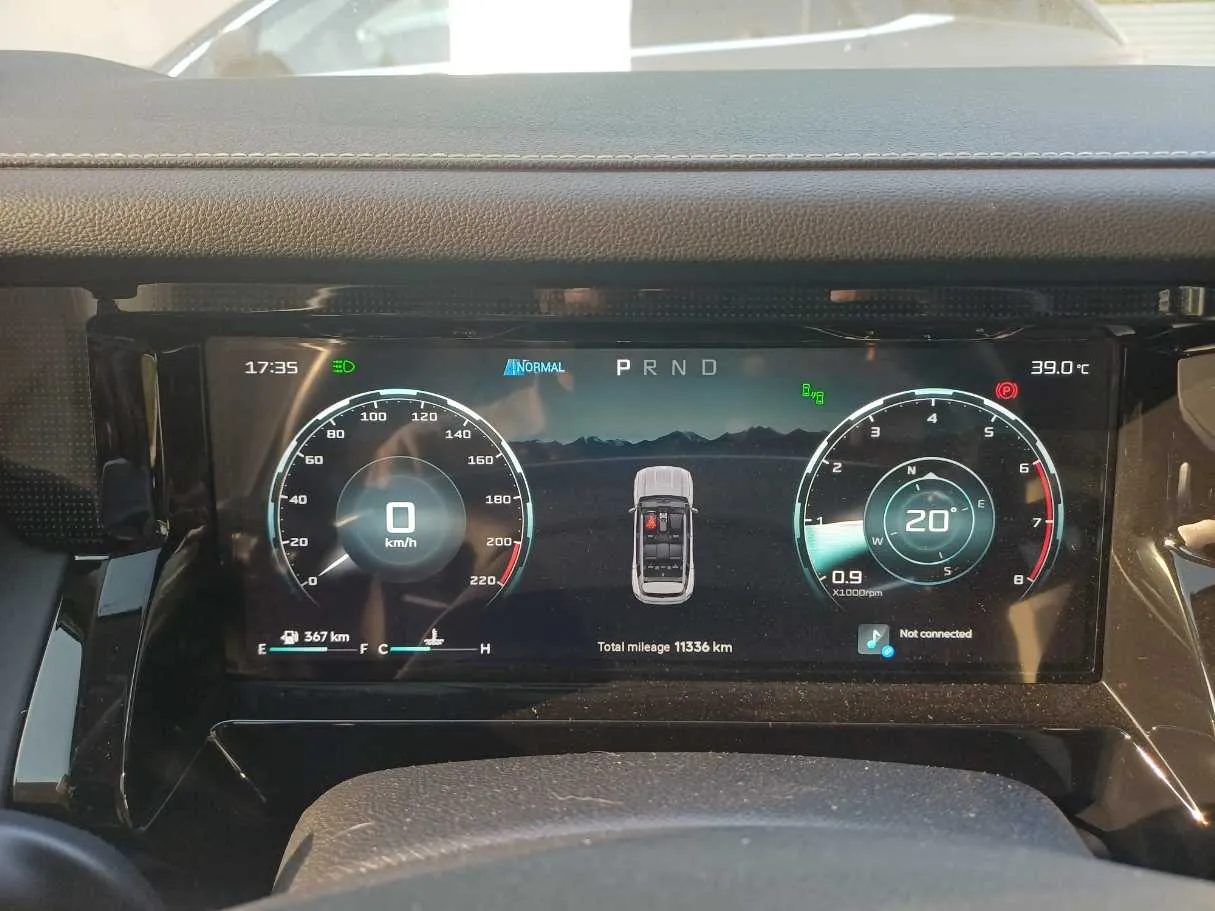 Car image 18