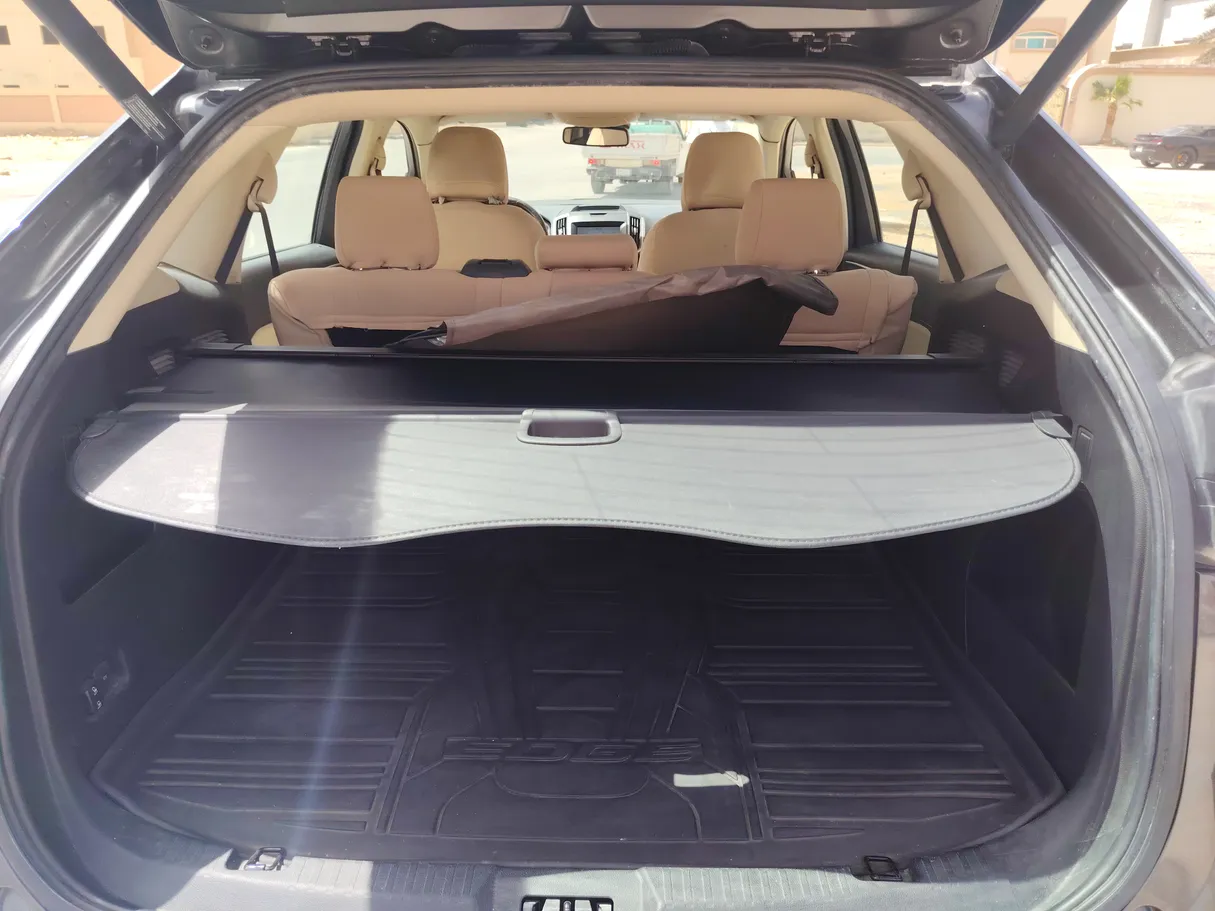 Car image 25