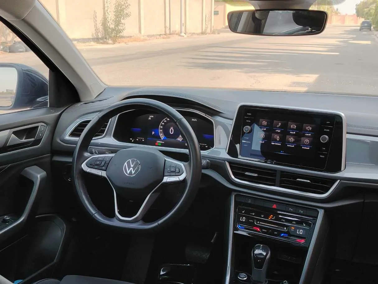 Car image 24