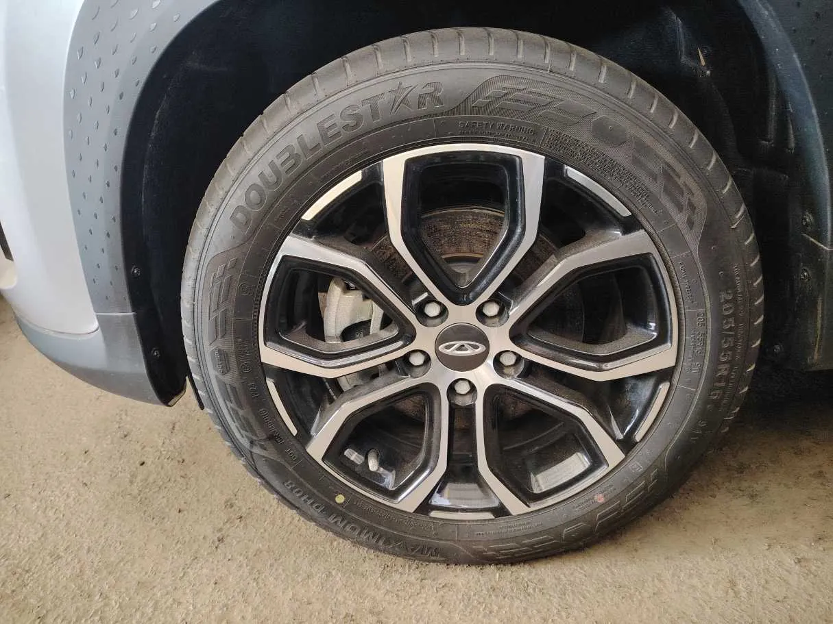 Car image 9