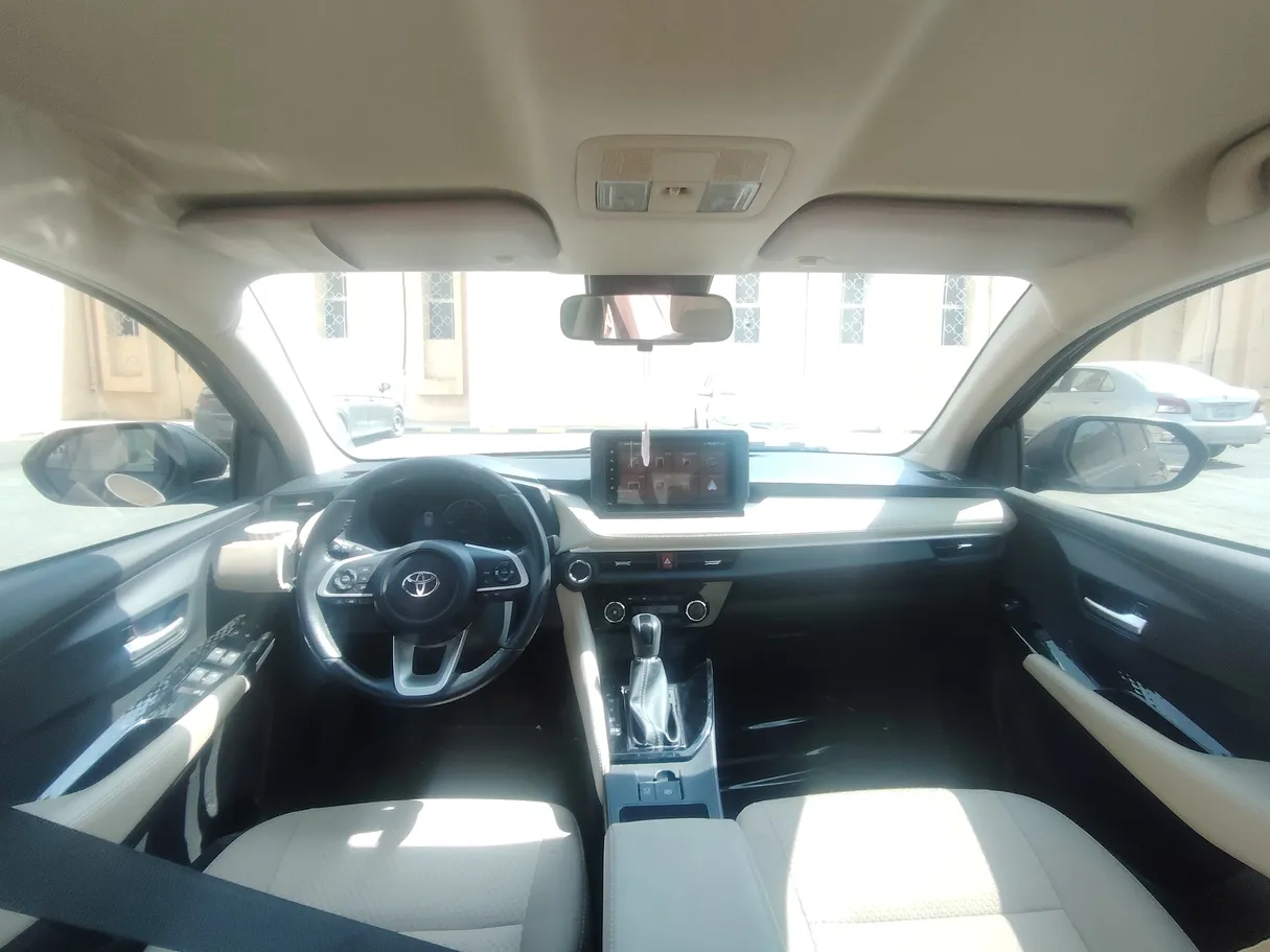 Car image 18