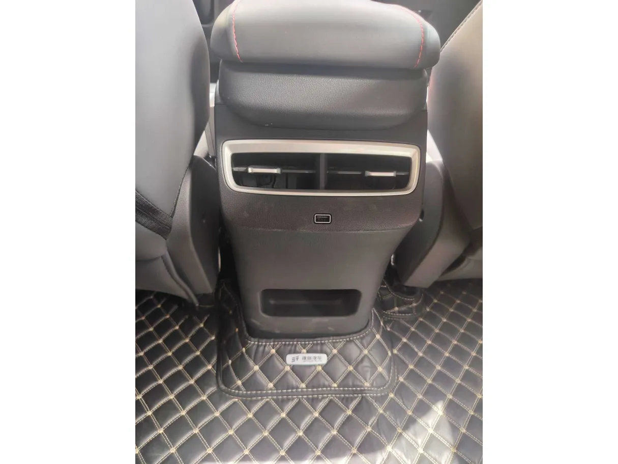 Car image 25