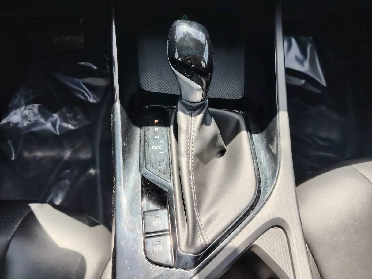 Car image 24