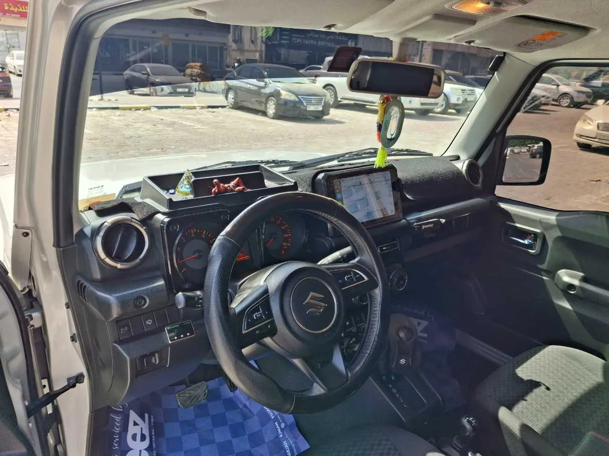 Car image 11