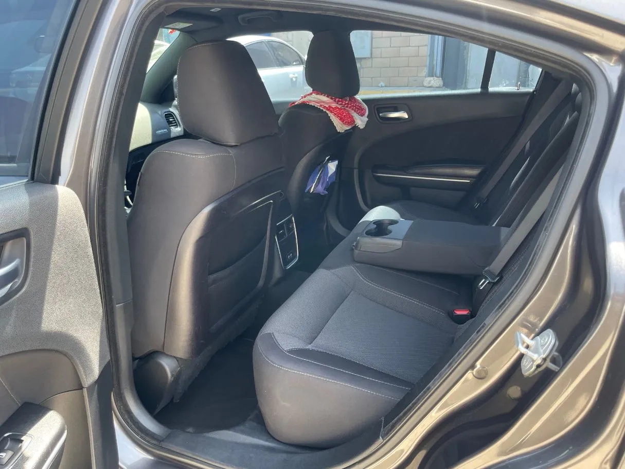 Car image 16